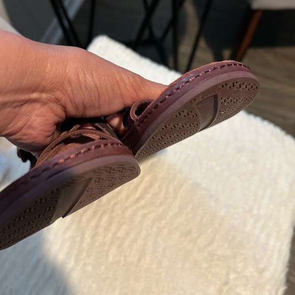 Brown Strappy Sandals CHACO size 40 used Like NEW, they have stitching. - Picture 12 of 16